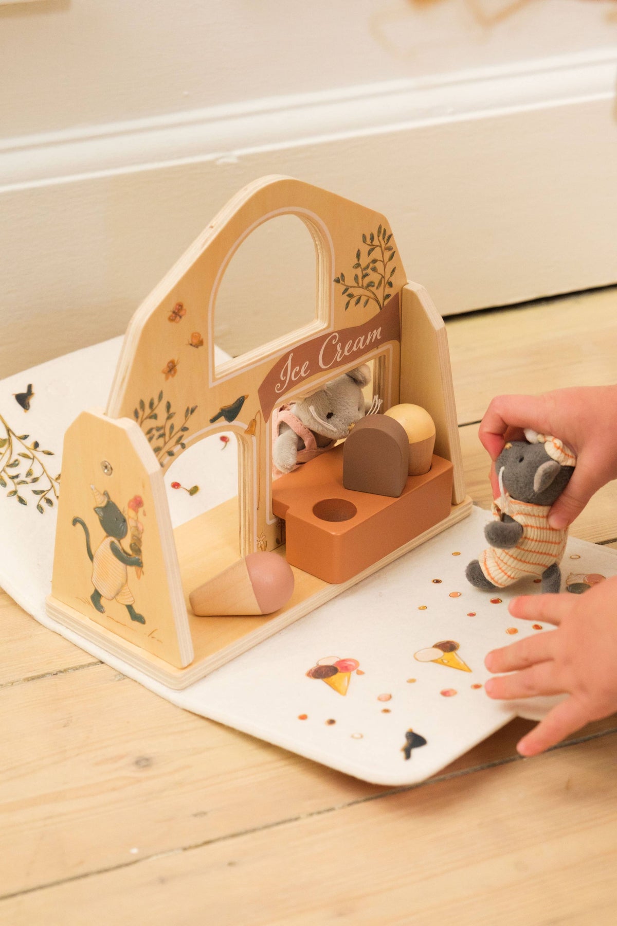 Mini Friends Ice Cream Shop – Egmont