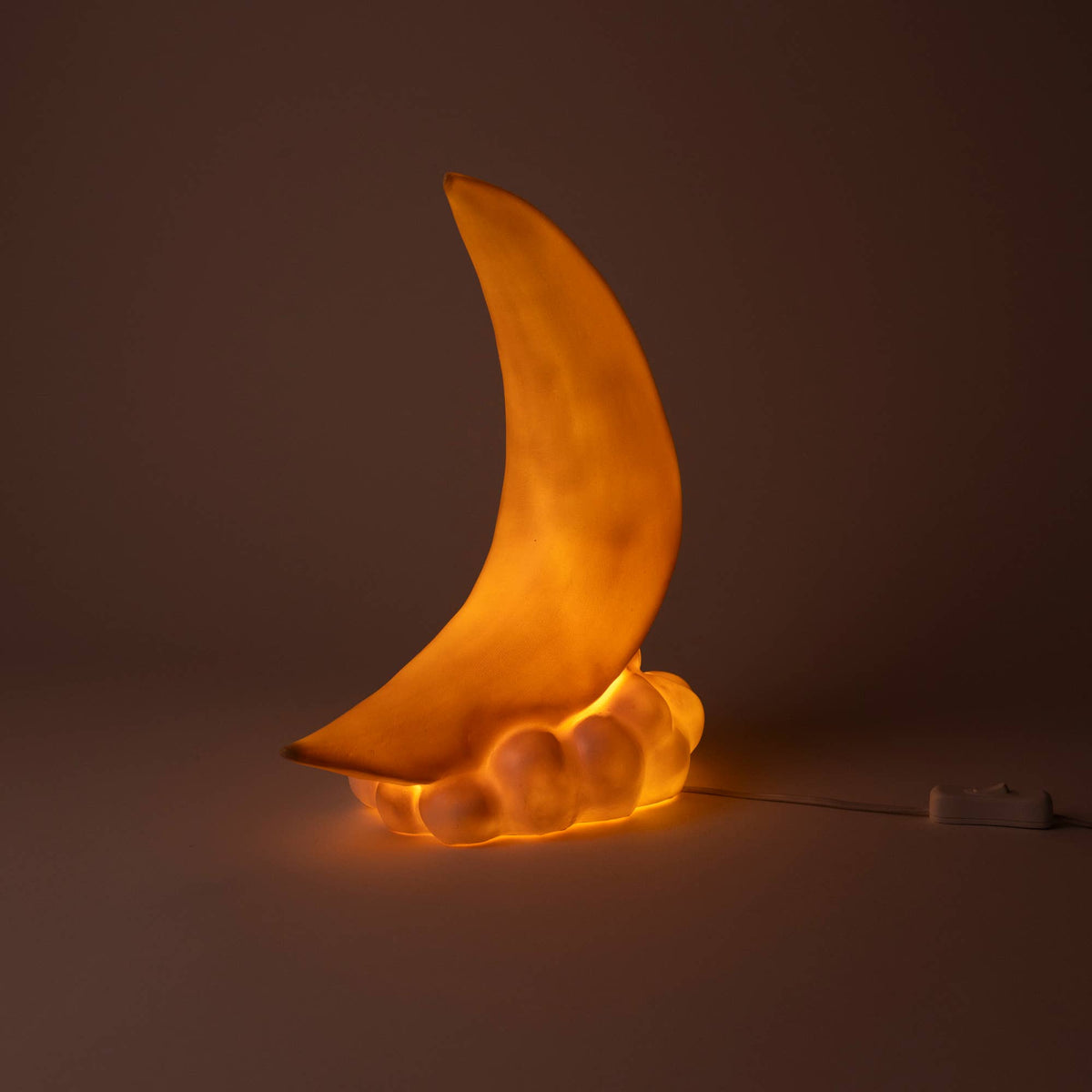 Crescent Moon w/ Plug – Egmont