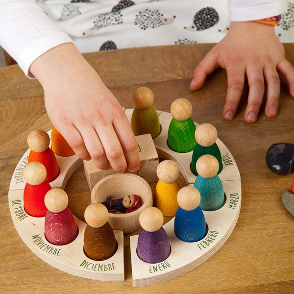 Perpetual Calendar with Peg Figures – Grapat