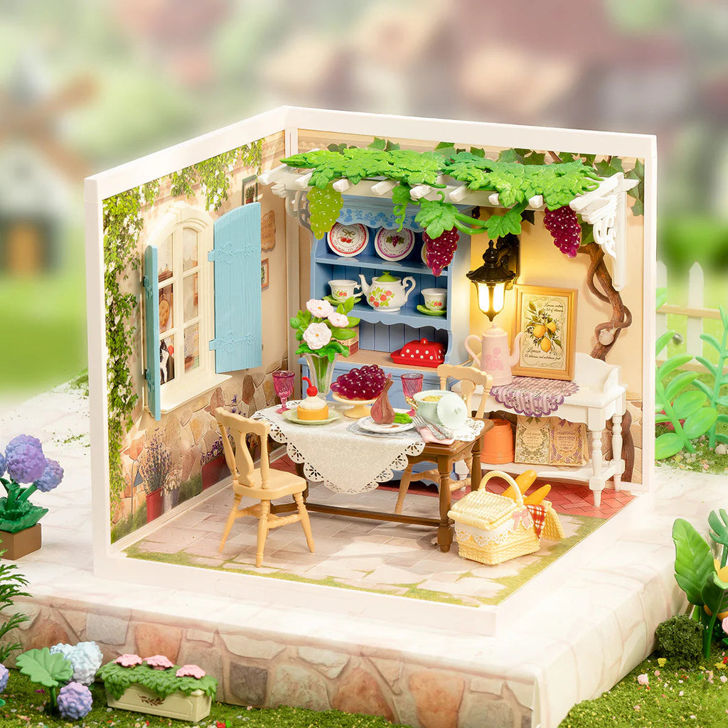 Rolife Midsummer Dream Yard DIY Miniature House DW025 – Robotime