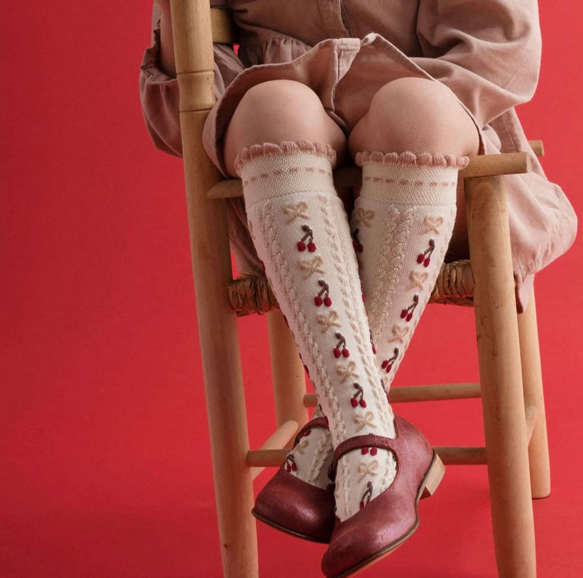 Cerise Cherries & Bows Knee-High Socks – Doux Agneaux – Collégien