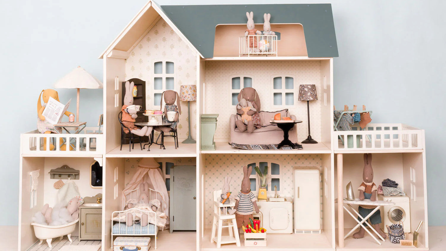 Maileg doll house